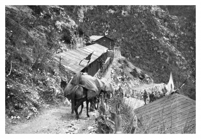 L'ospedale militare italiano lungo la mulattiera del Dosso Casina (Credits to Museo della Guerra)